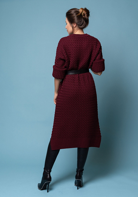 Трикотажное платье прямого кроя с косами бордовое | Интернет-магазин Knitman