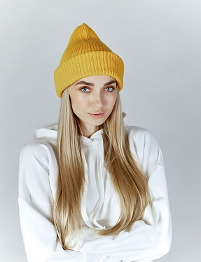 Трикотажная шапка бини в рубчик желтая | Интернет-магазин Knitman