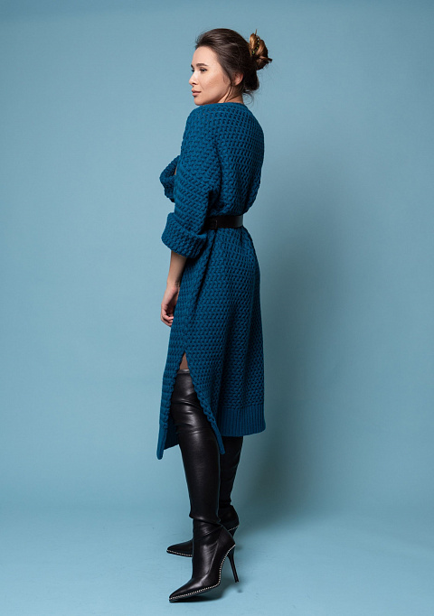 Трикотажное платье прямого кроя с косами синее | Интернет-магазин Knitman