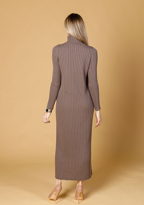 Трикотажное платье прямого кроя цвета капучино | Интернет-магазин Knitman