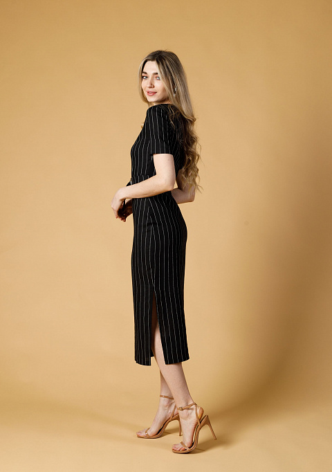 Облегающее платье в полоску с боковым разрезом, цвет черный | Интернет-магазин Knitman