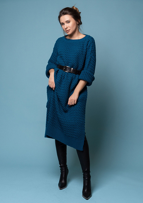 Трикотажное платье прямого кроя с косами синее | Интернет-магазин Knitman