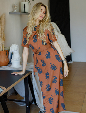 Платье с разрезами с поясом терракотовый | Интернет-магазин Knitman