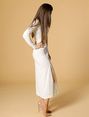 Платье "Лапша" миди с воротником-стойкой молочное | Интернет-магазин Knitman