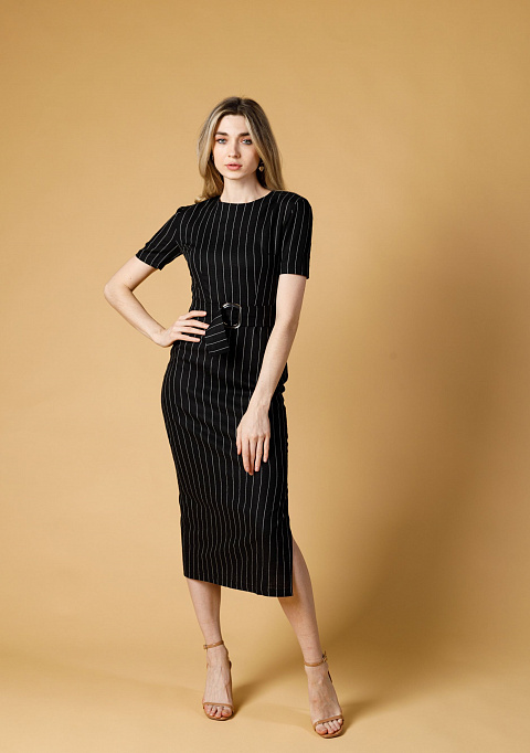 Облегающее платье в полоску с боковым разрезом, цвет черный | Интернет-магазин Knitman